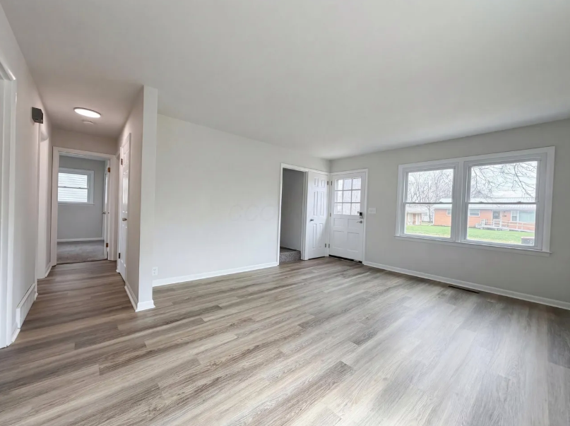 413 Sherwood Dr W - Photo 7 of 22