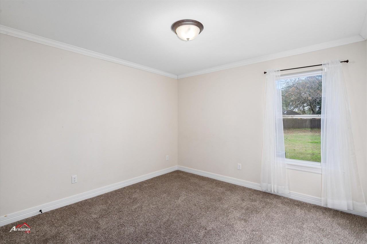 306 Avondale Ln - Photo 2 of 18