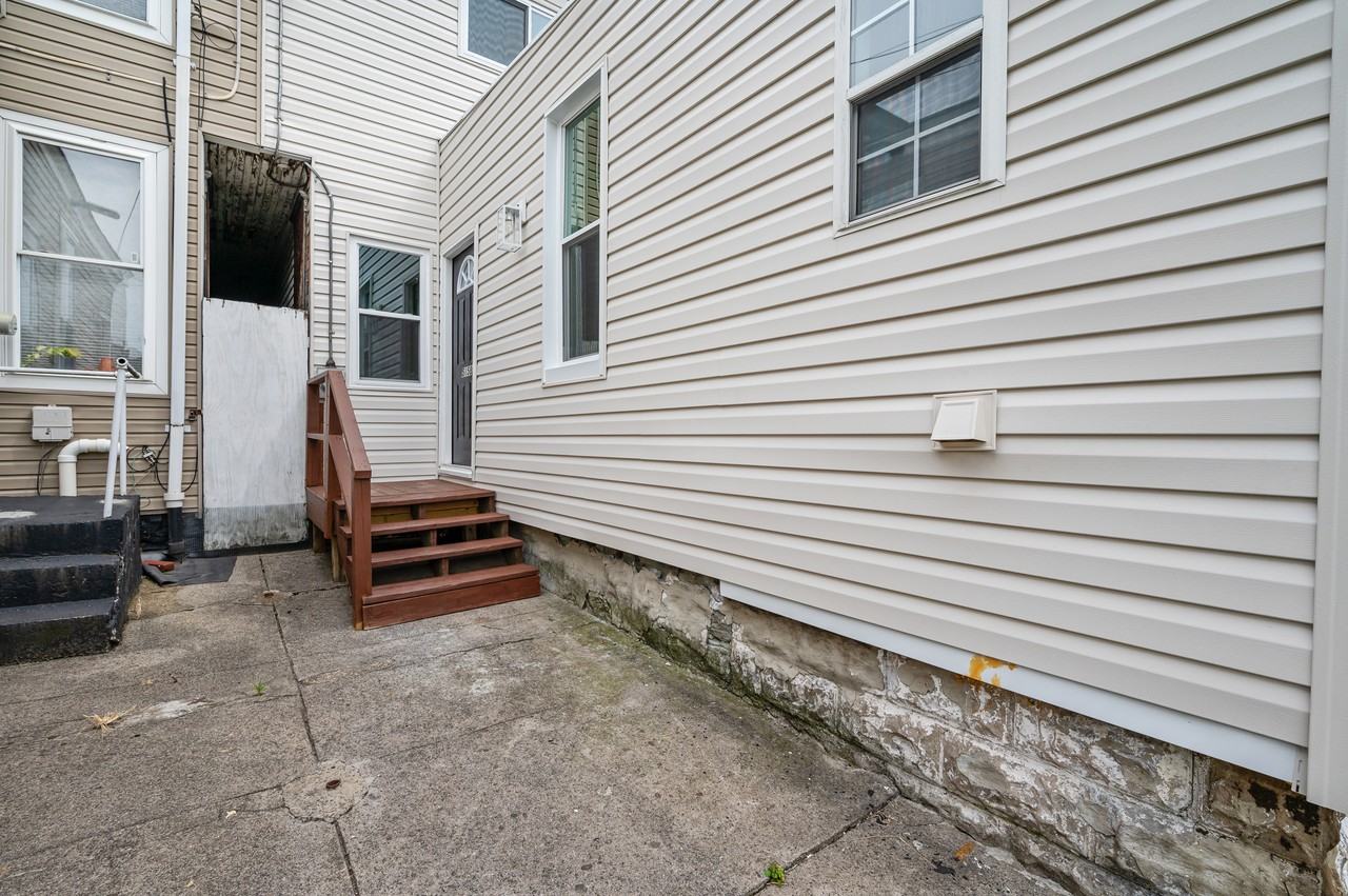 5158 Gloster St #1 - Photo 3 of 32