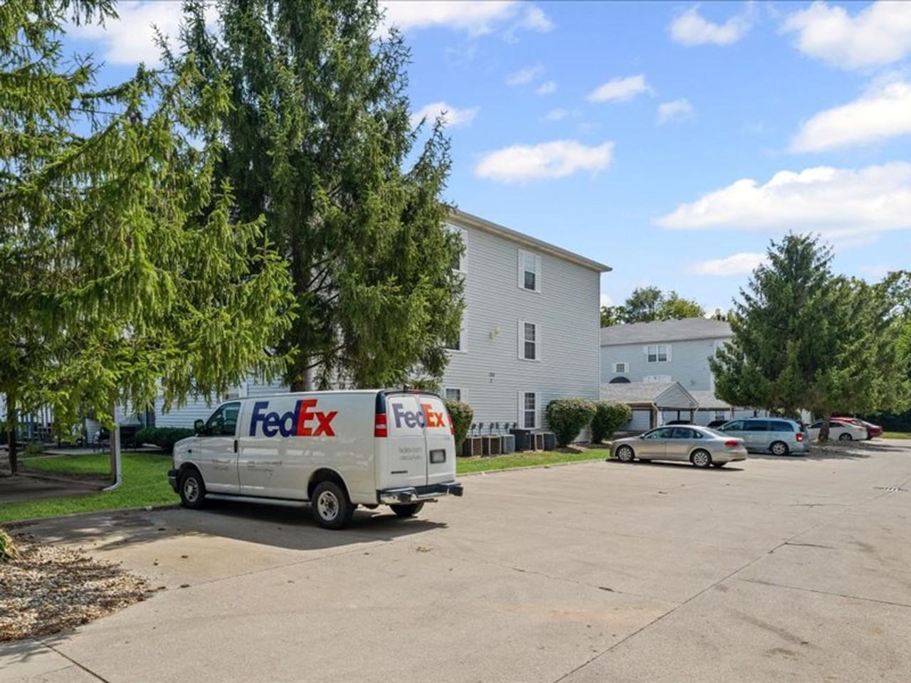 108 Oak Creek Plaza - Photo 2 of 16