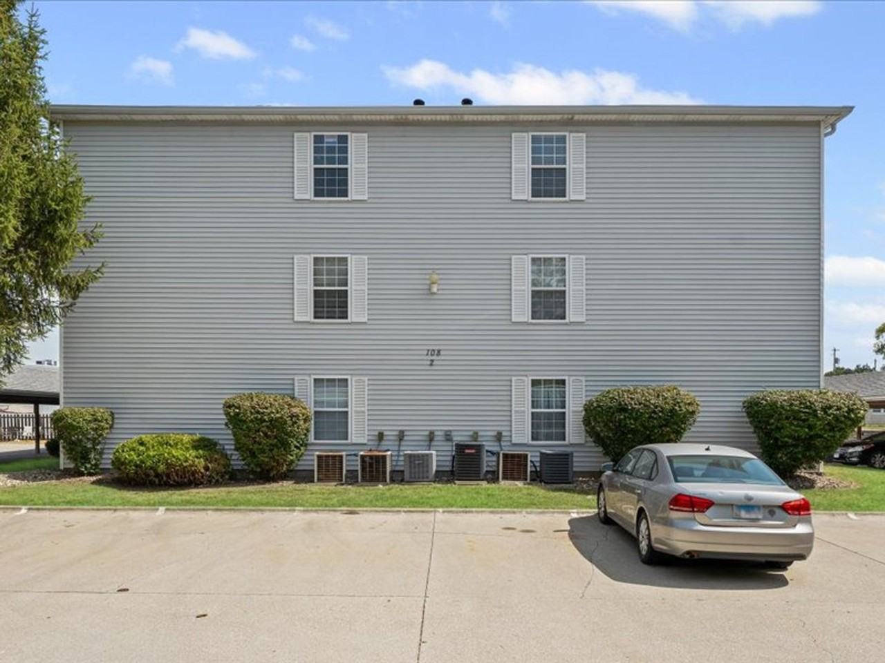 108 Oak Creek Plaza - Photo 4 of 16