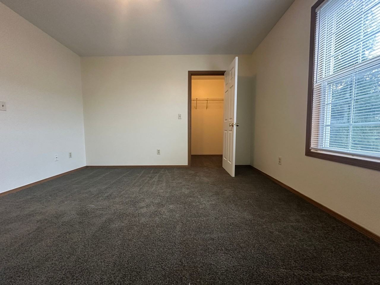 108 Oak Creek Plaza - Photo 6 of 16