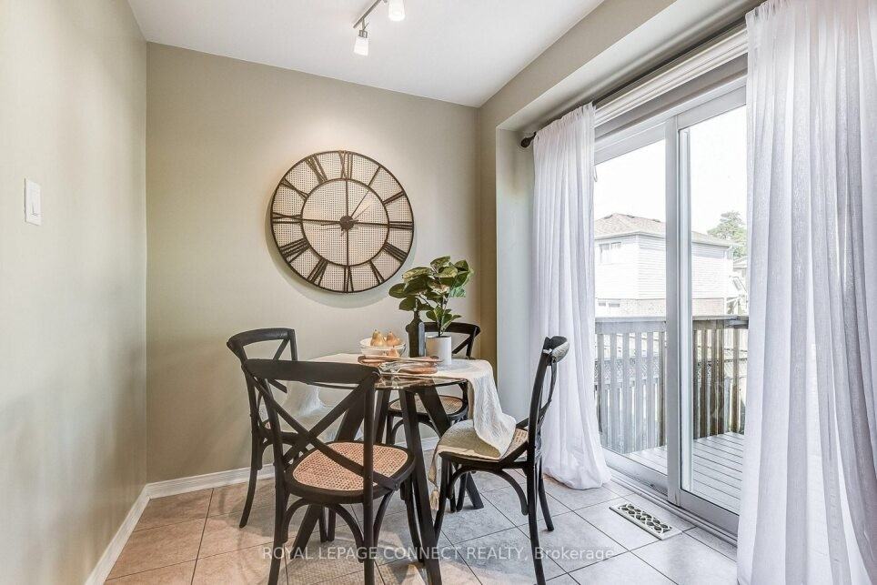 29 Andona Cres - Photo 3 of 27