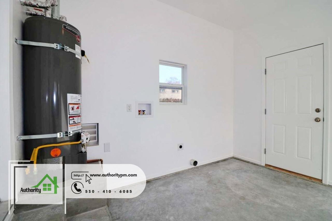 2835 Reservoir Ln - Photo 3 of 15