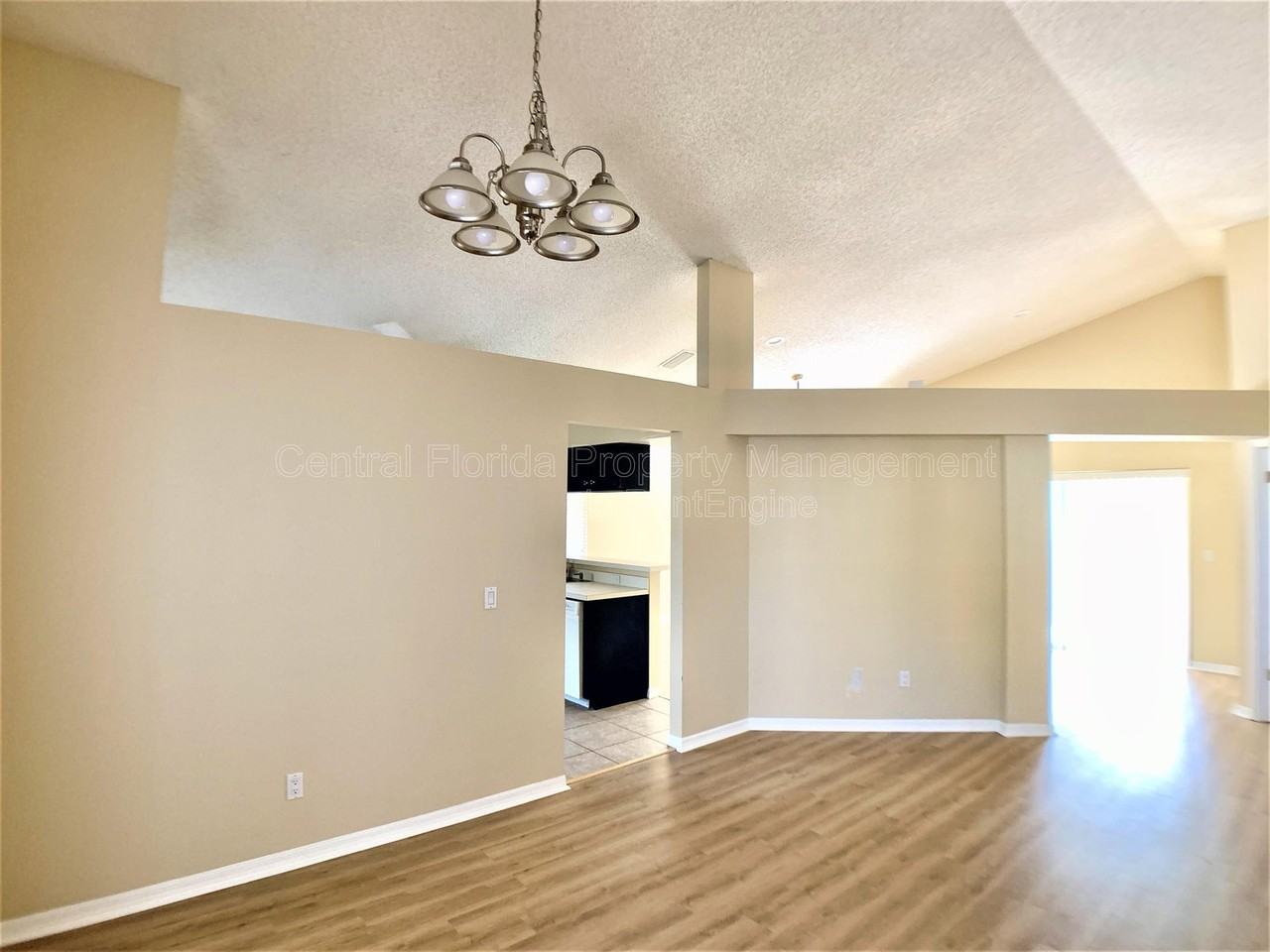 295 Morning Glory Dr - Photo 4 of 31