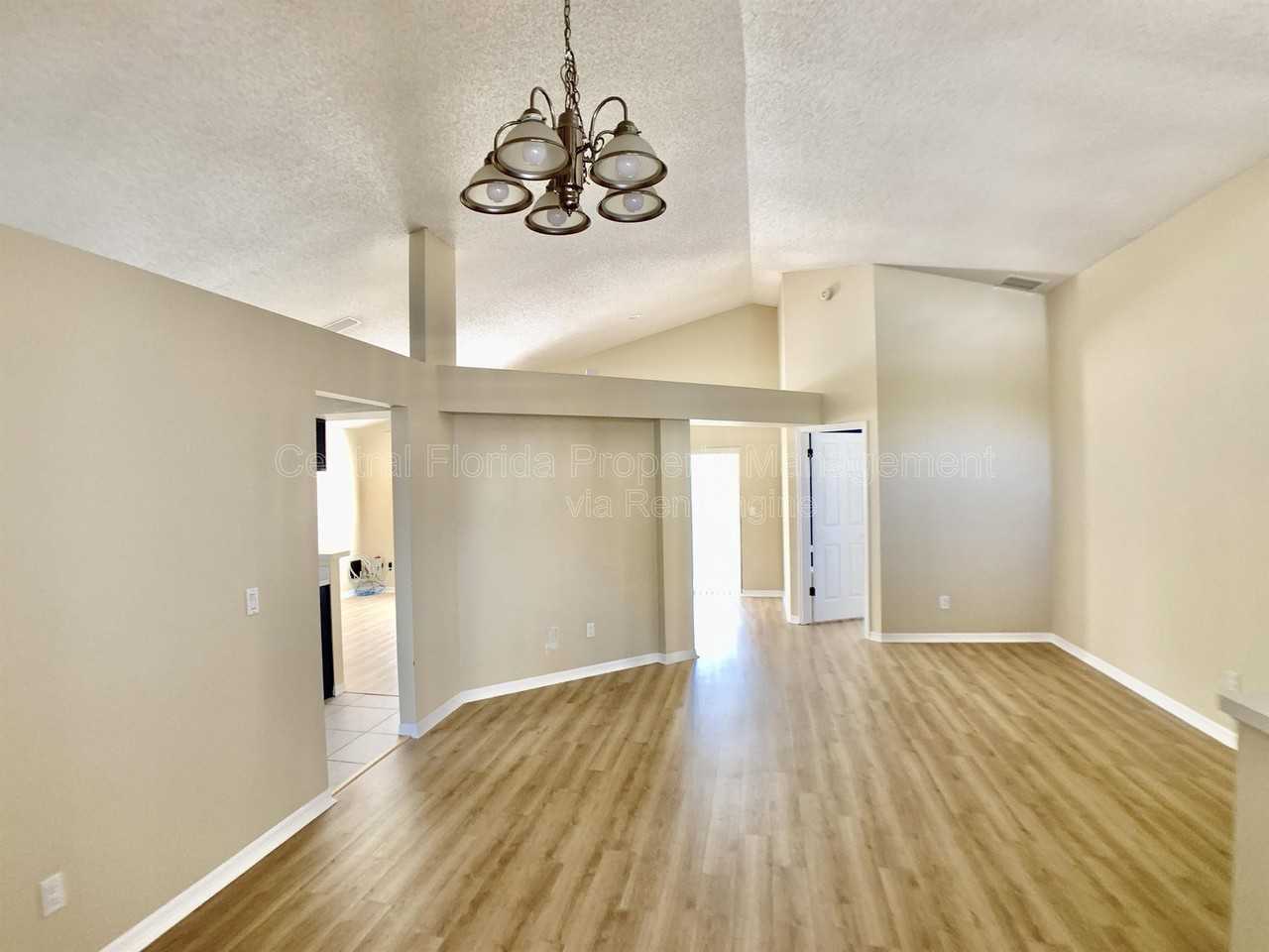 295 Morning Glory Dr - Photo 5 of 31