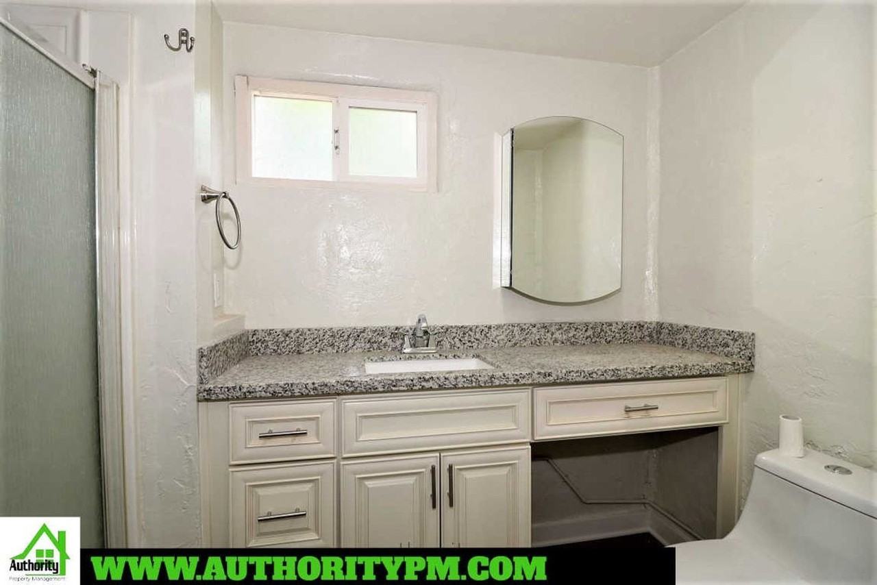 1907 Grace Ave #B - Photo 4 of 12