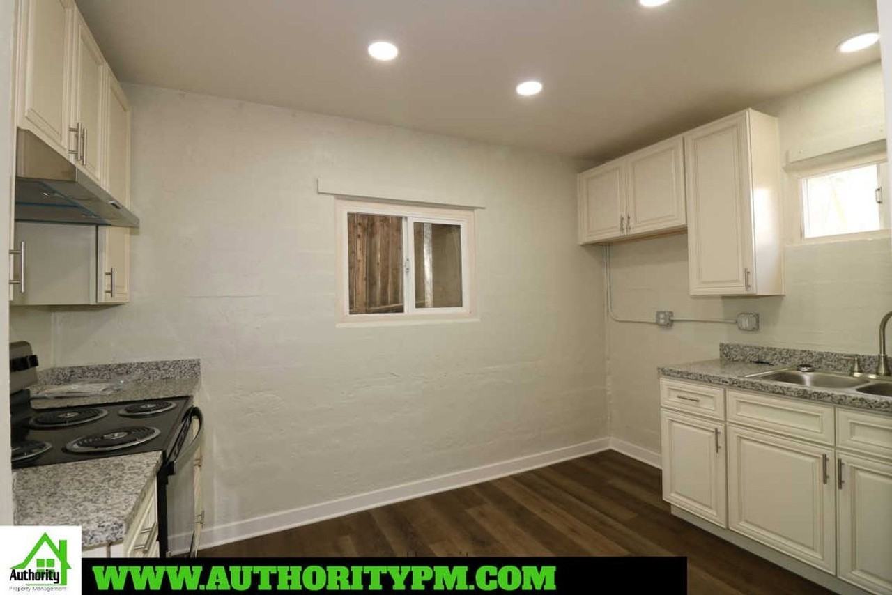 1907 Grace Ave #B - Photo 7 of 12