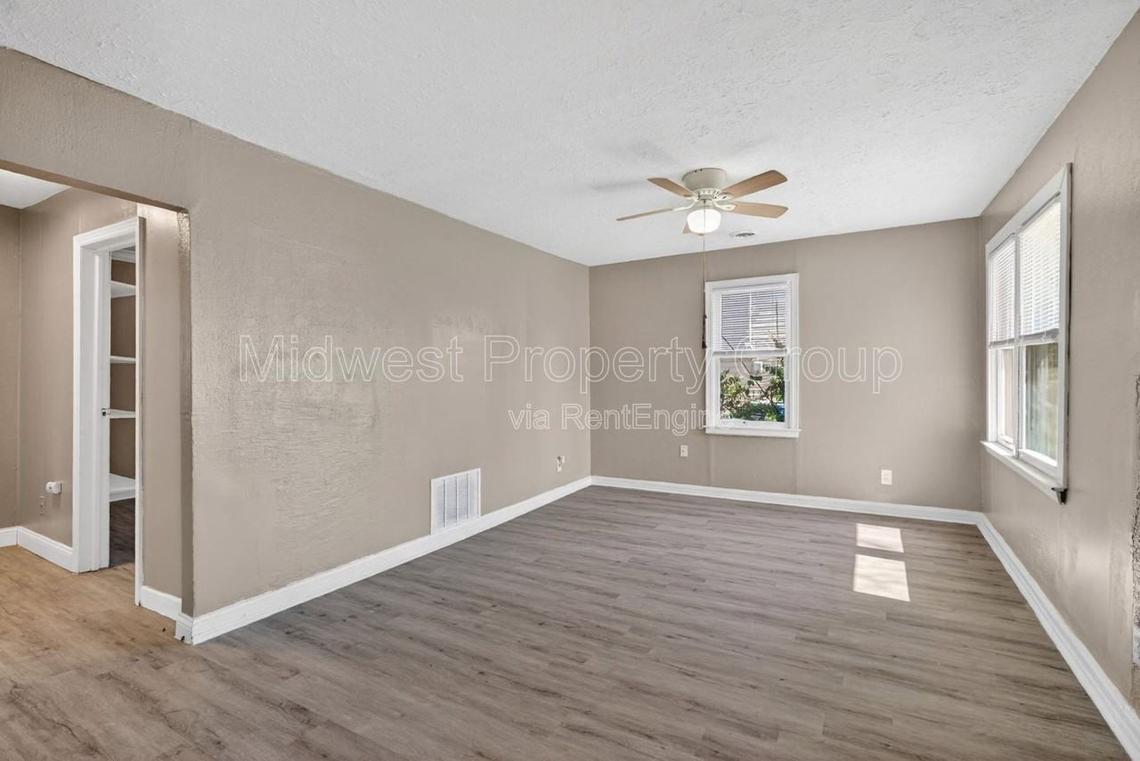 8921 Higginson Dr - Photo 7 of 26