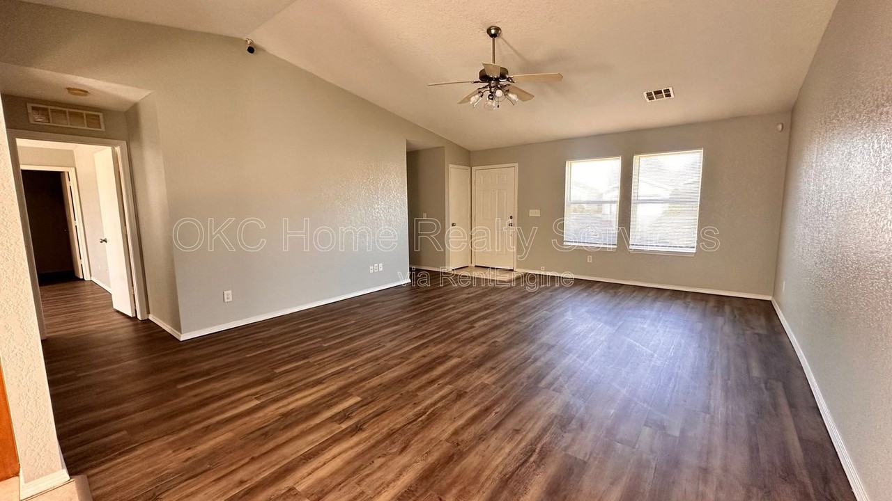 5520 Bush Creek Way - Photo 4 of 31