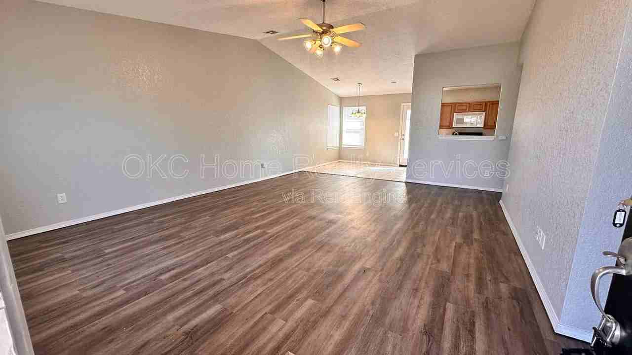 5520 Bush Creek Way - Photo 5 of 31