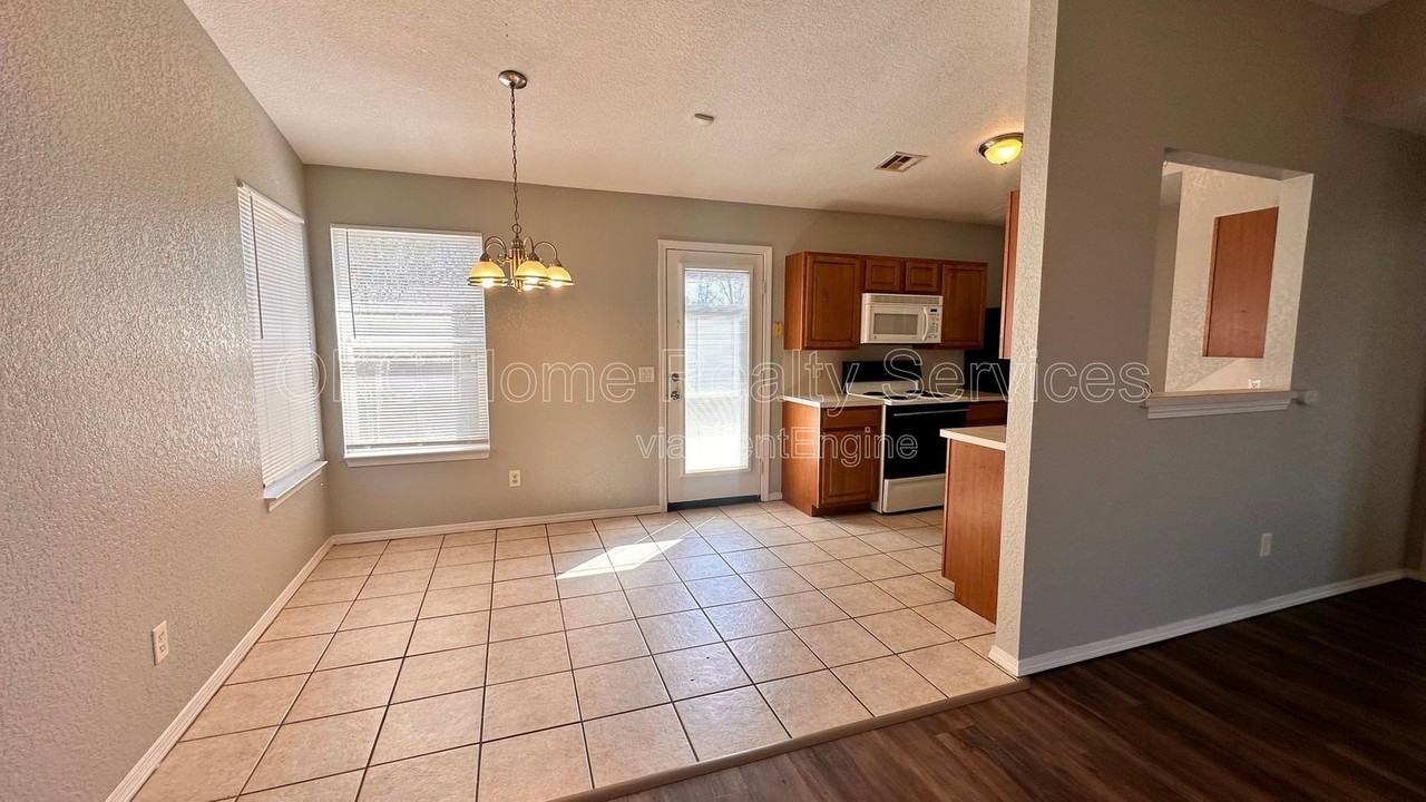 5520 Bush Creek Way - Photo 7 of 31