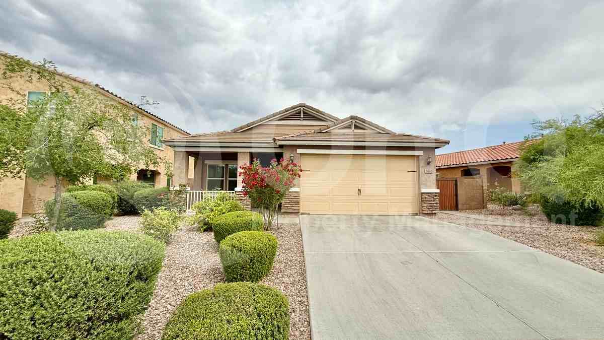 2432 E Brigadier Dr - Photo 2 of 26