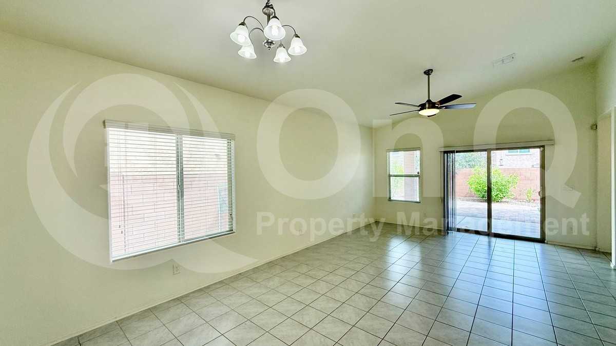 2432 E Brigadier Dr - Photo 7 of 26