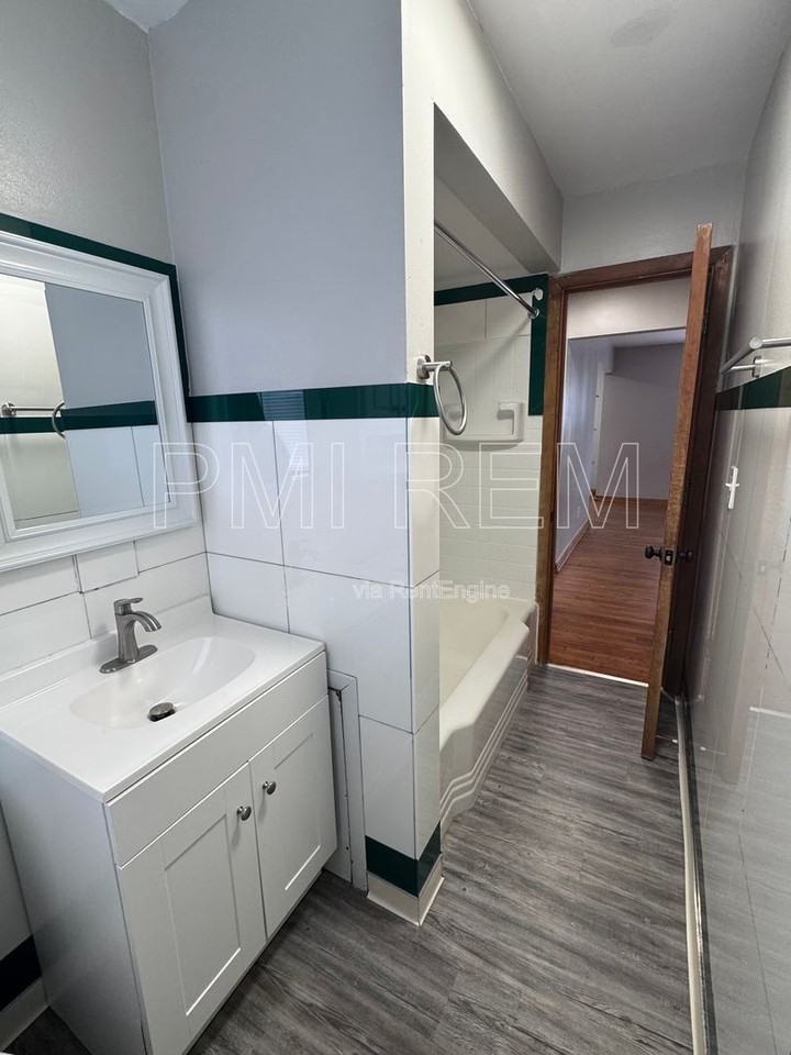 2020 W Market St #10 - Photo 7 of 31