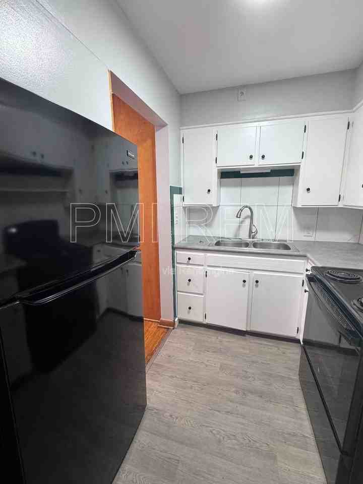 2020 W Market St #10 - Photo 2 of 31