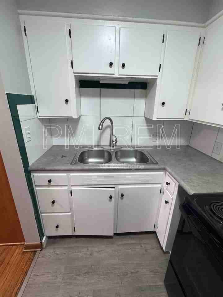 2020 W Market St #10 - Photo 3 of 31