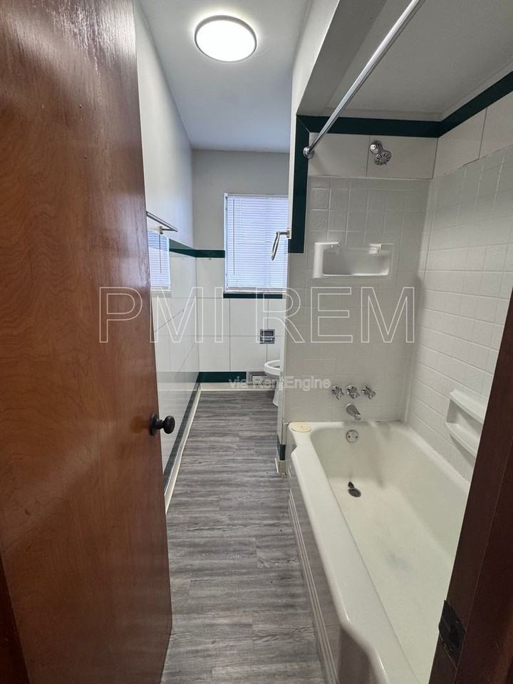 2020 W Market St #10 - Photo 5 of 31