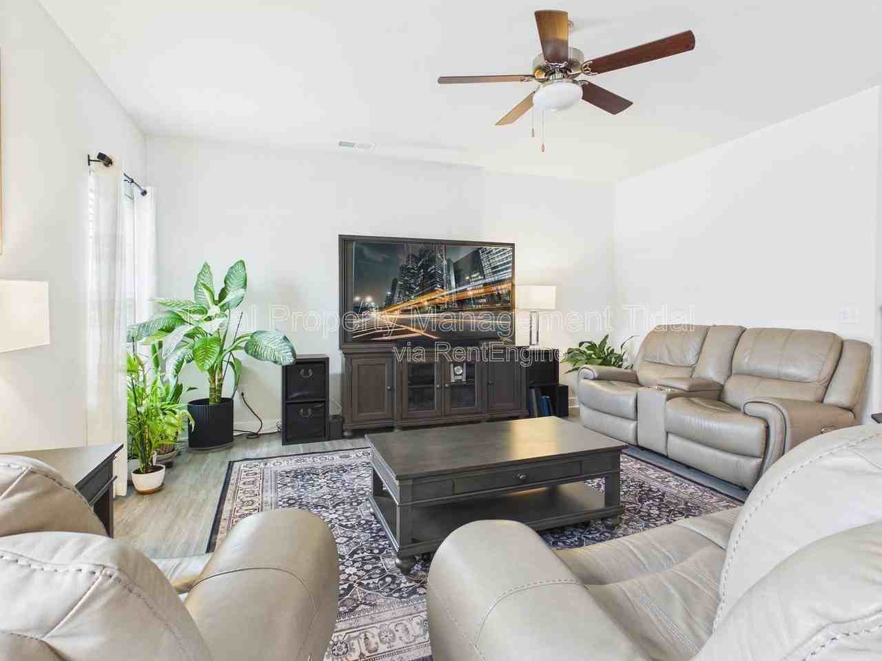 555 Oliver Way - Photo 7 of 36