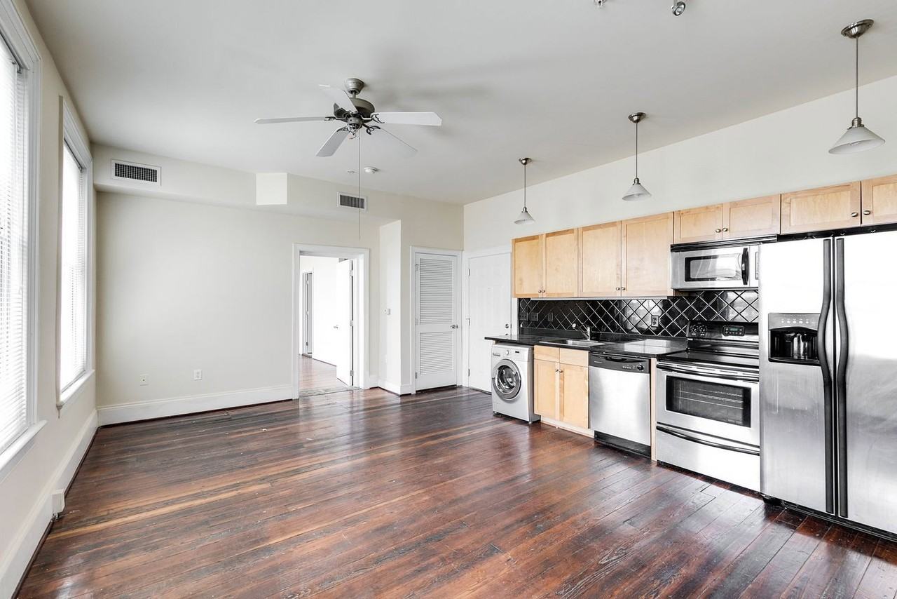 1321 1/2 E Main St #214 - Photo 4 of 17