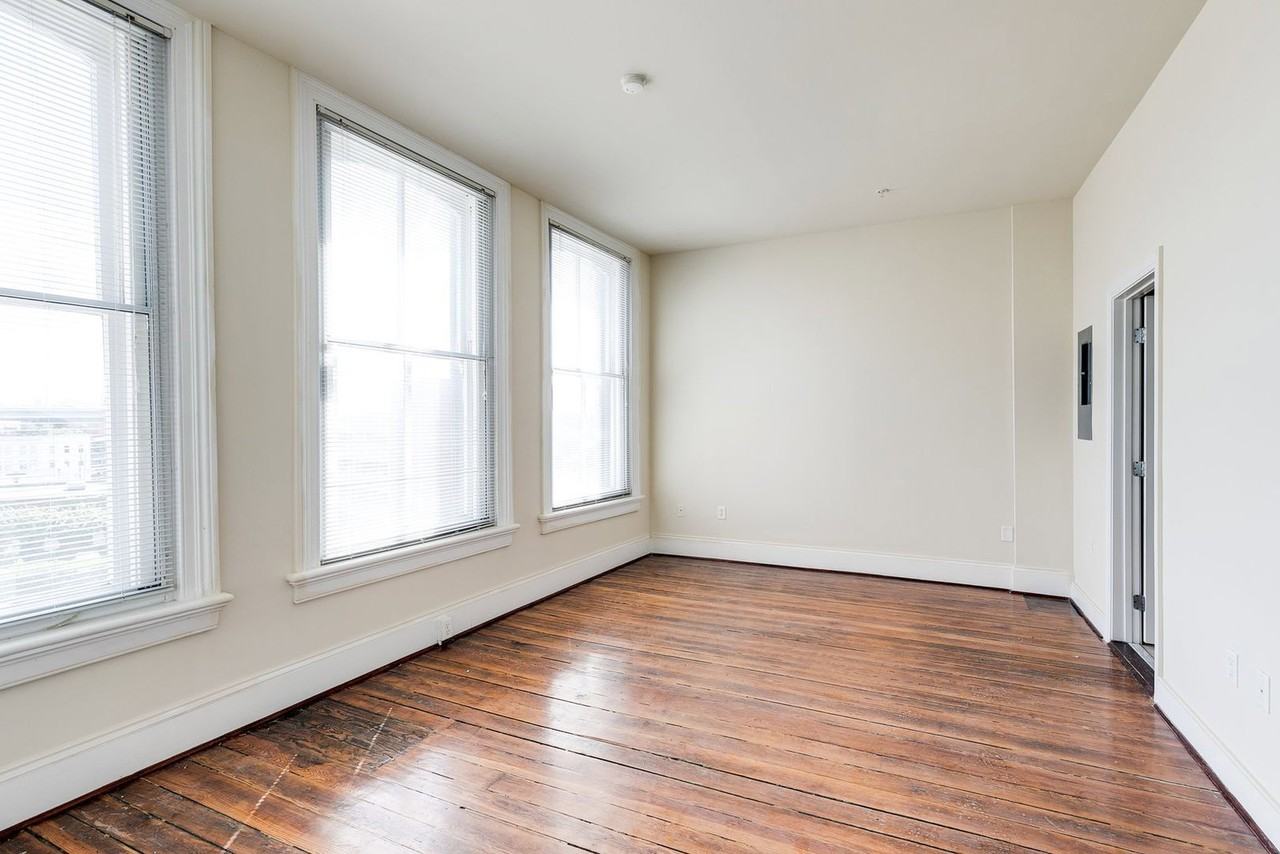1321 1/2 E Main St #214 - Photo 6 of 17