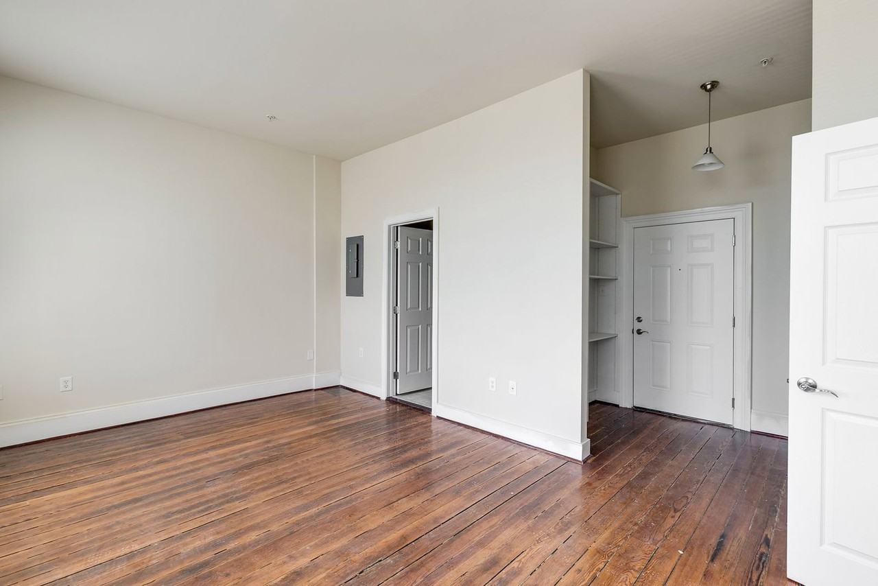 1321 1/2 E Main St #214 - Photo 7 of 17