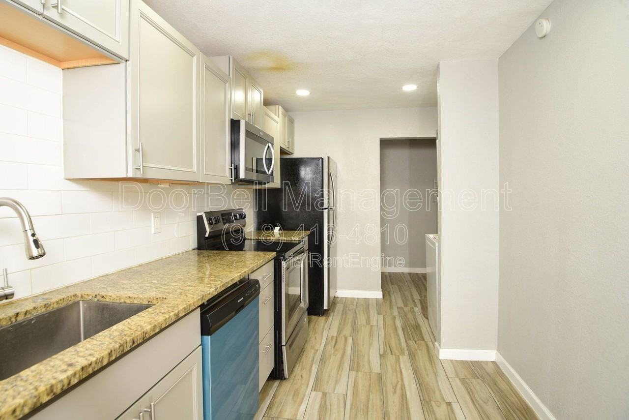 613 E Xyler St - Photo 5 of 12