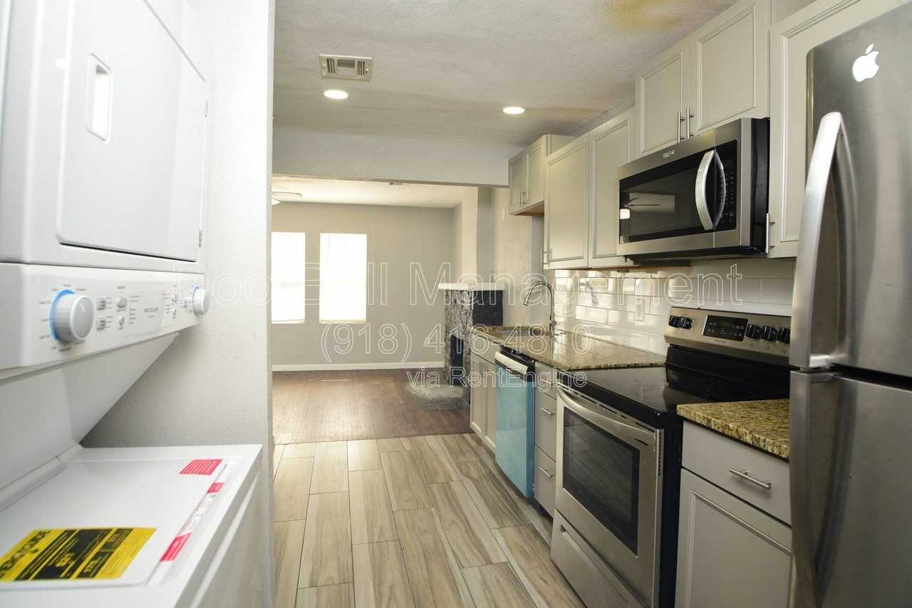 613 E Xyler St - Photo 6 of 12