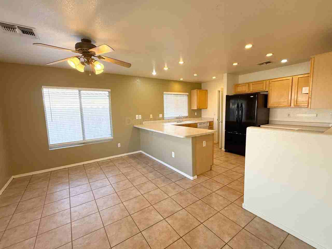 10306 E Delta Ave - Photo 7 of 31