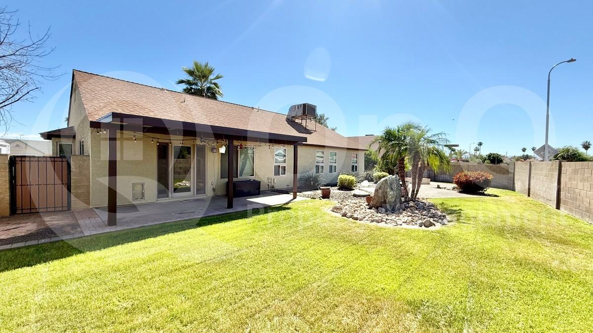 601 S Kenwood Ln - Photo 3 of 21