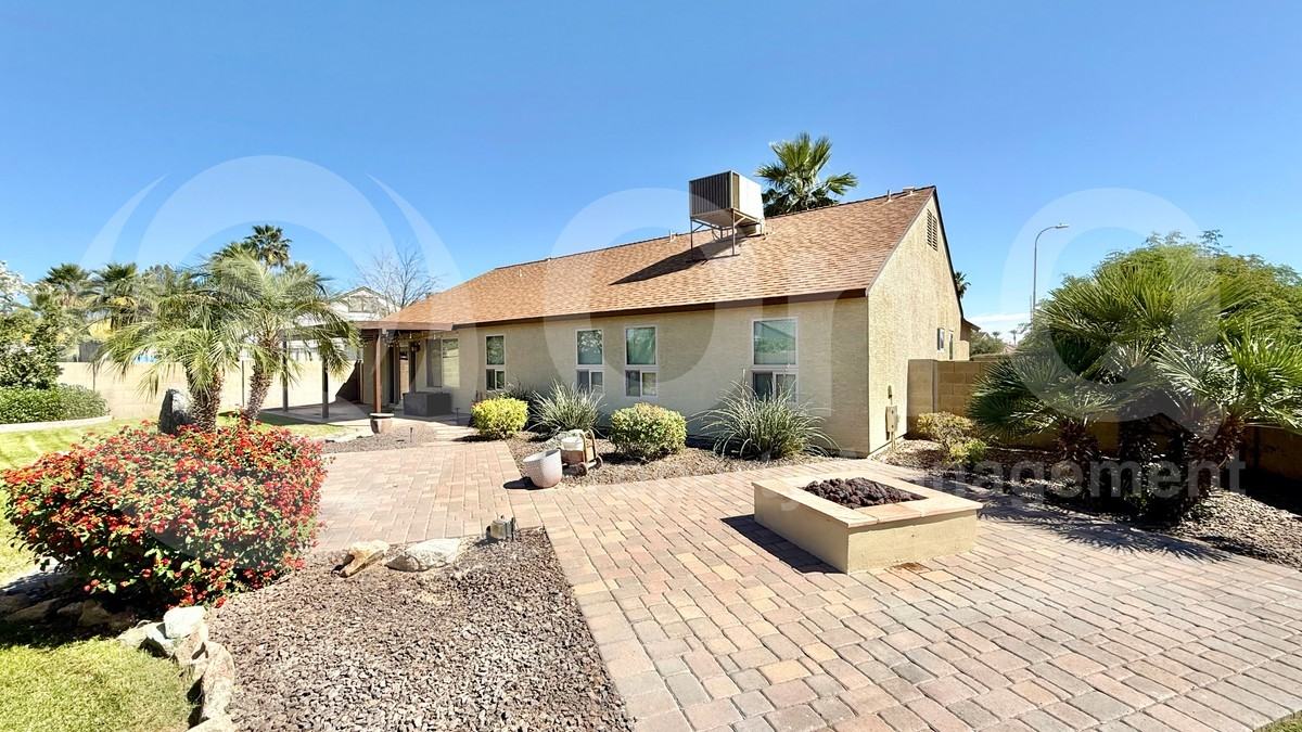 601 S Kenwood Ln - Photo 4 of 21