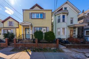 featured image of 238 Franklin St #1