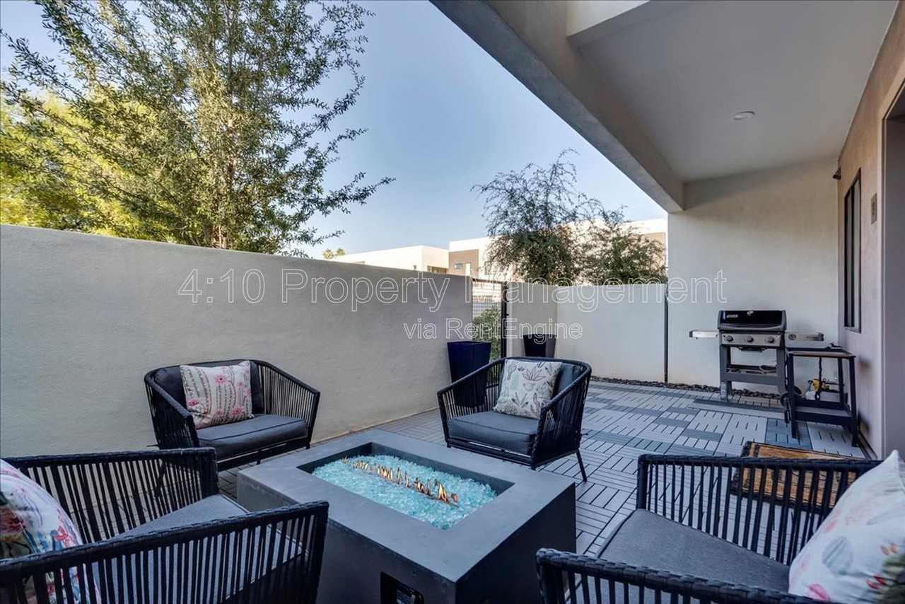 1111 E Missouri Ave #19 - Photo 2 of 37