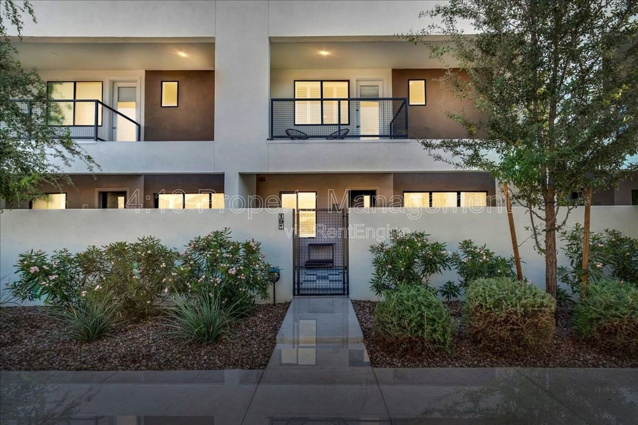 1111 E Missouri Ave #19 - Photo 3 of 37