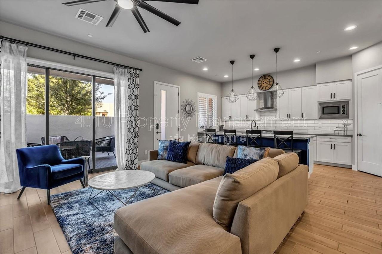 1111 E Missouri Ave #19 - Photo 4 of 37