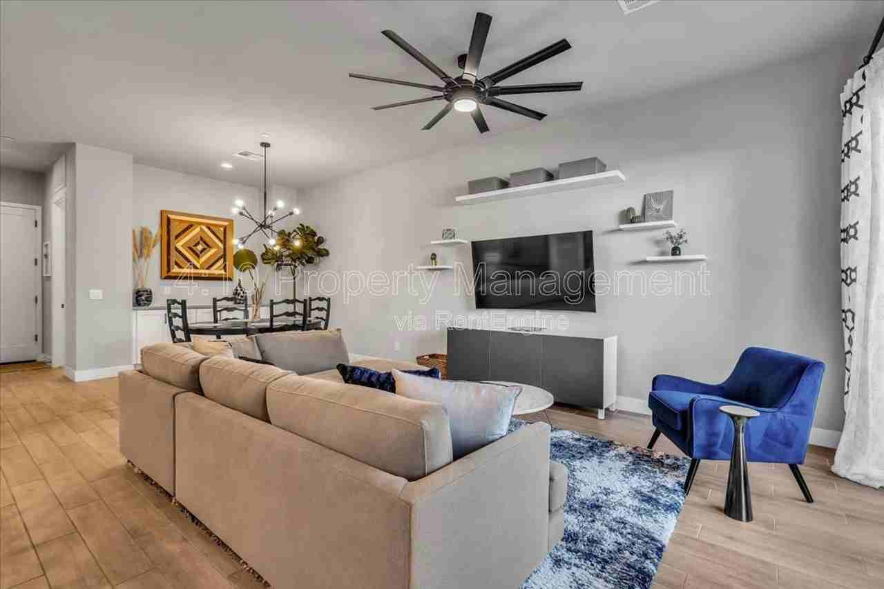 1111 E Missouri Ave #19 - Photo 6 of 37