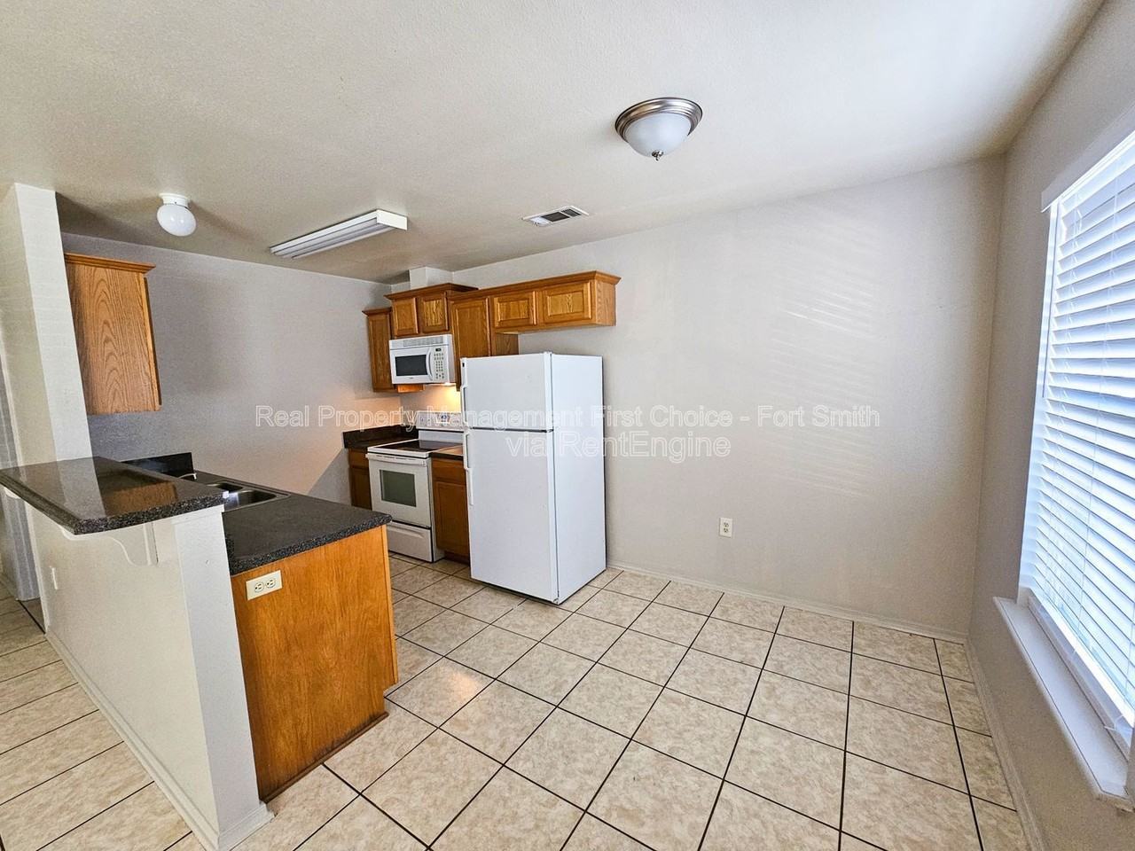 1439 Brazil Ave - Photo 3 of 12