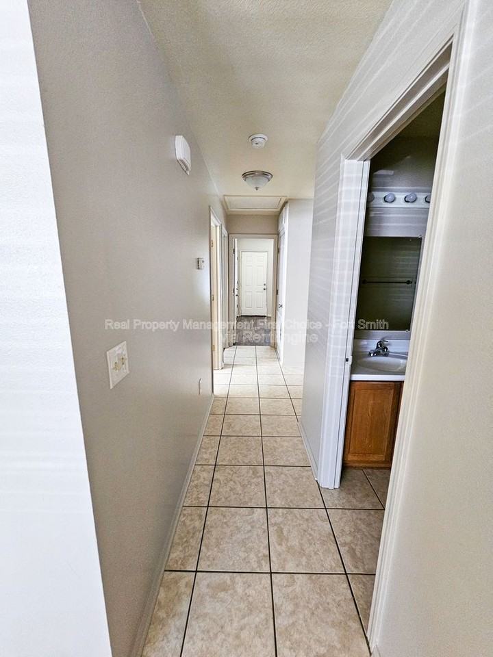 1439 Brazil Ave - Photo 5 of 12