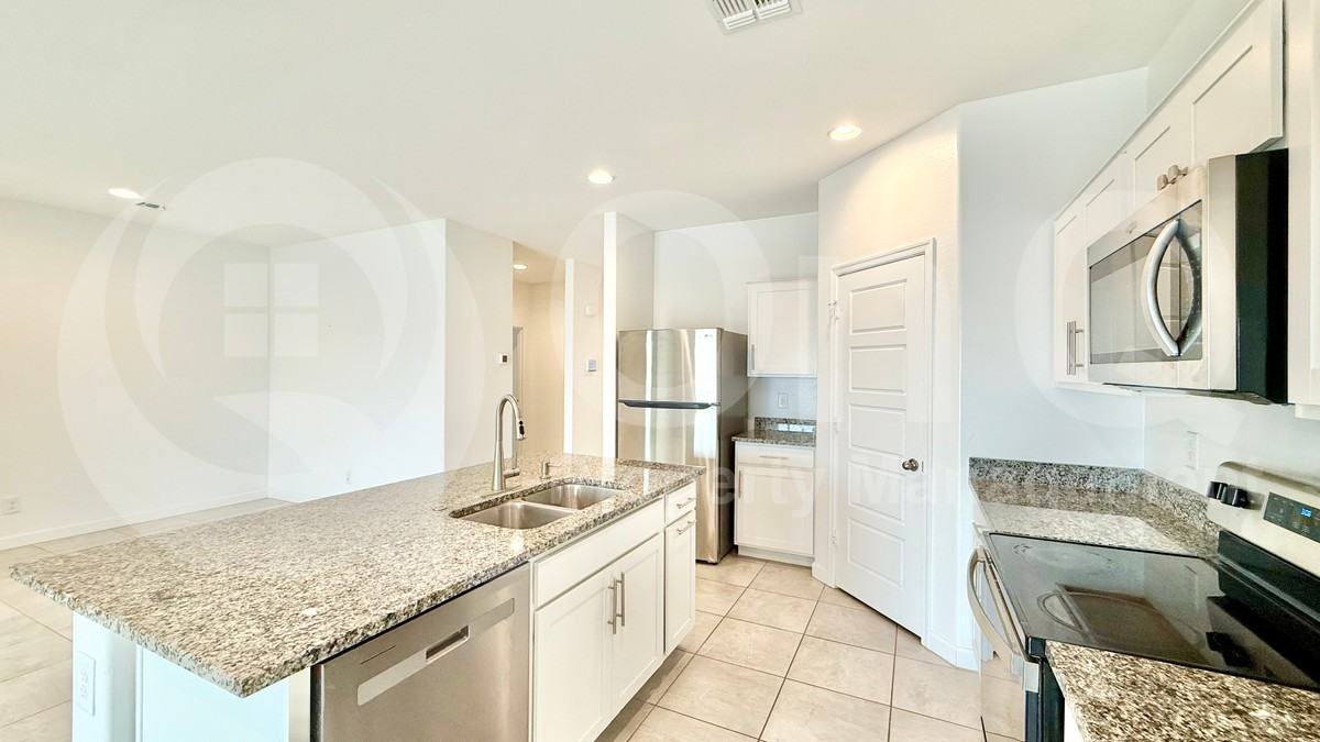 1741 N Wrigley Dr - Photo 4 of 24