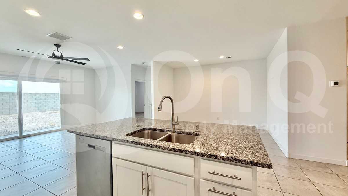 1741 N Wrigley Dr - Photo 5 of 24