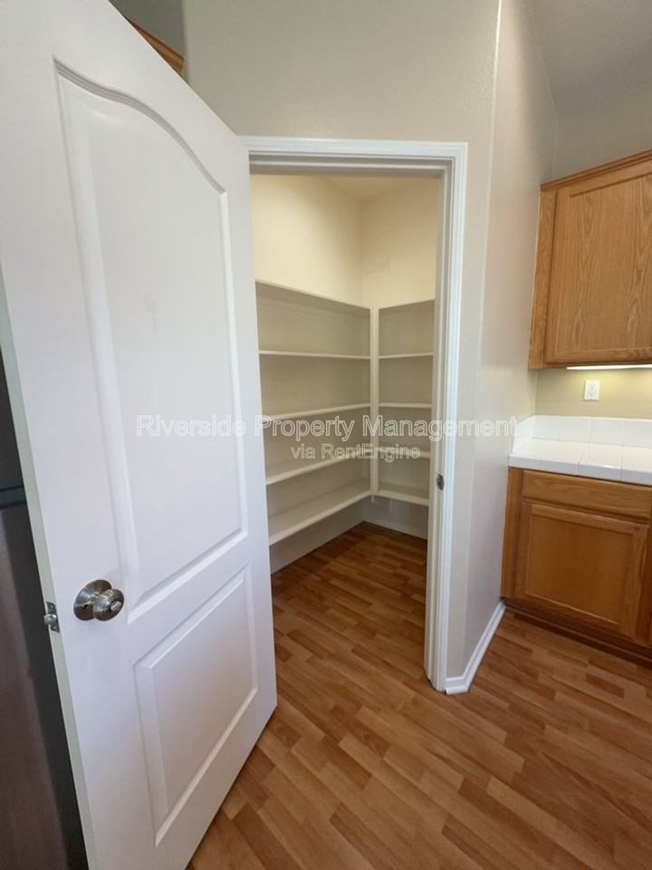 3882 Strand Way - Photo 7 of 41