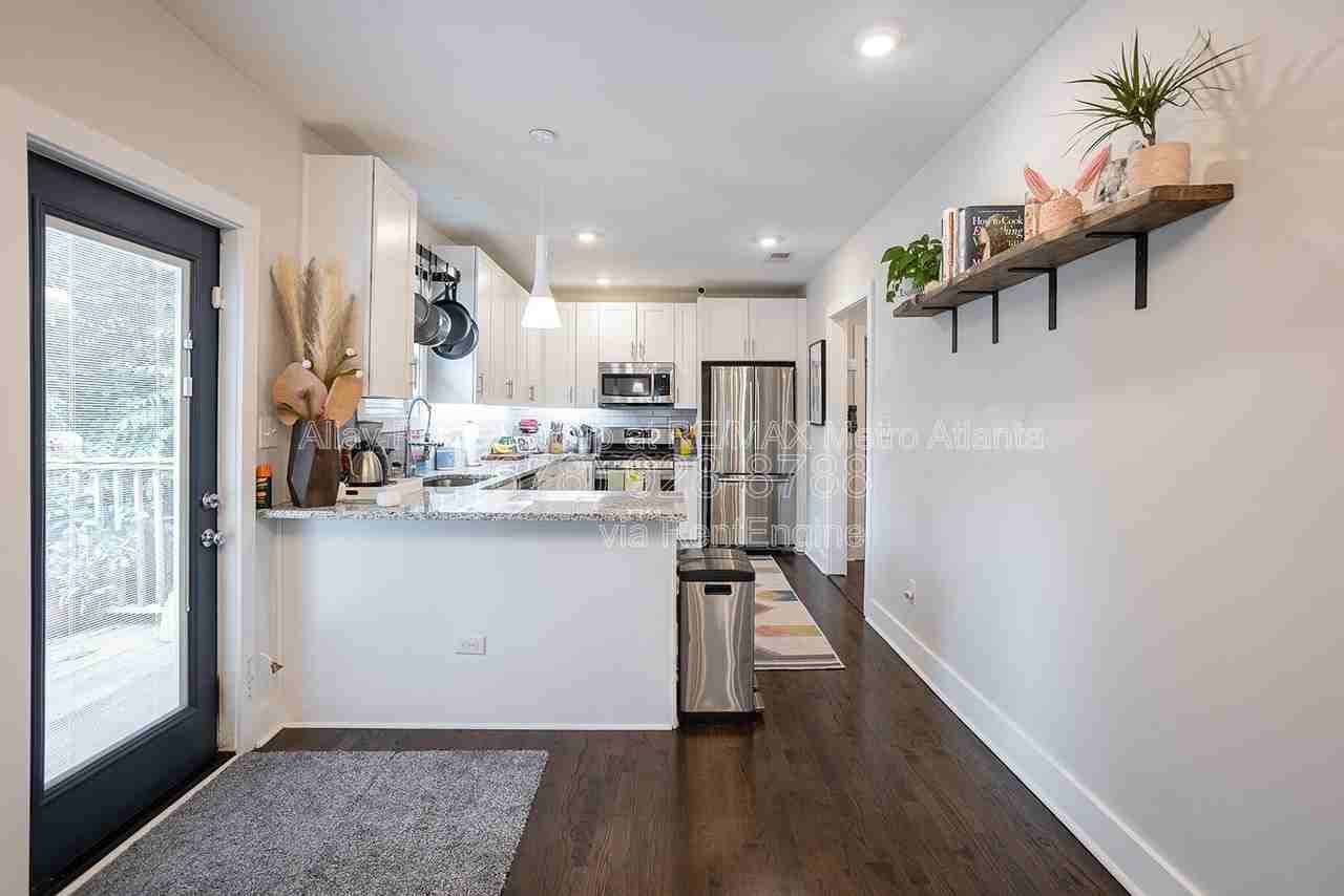 1016 Coleman St Sw - Photo 5 of 19