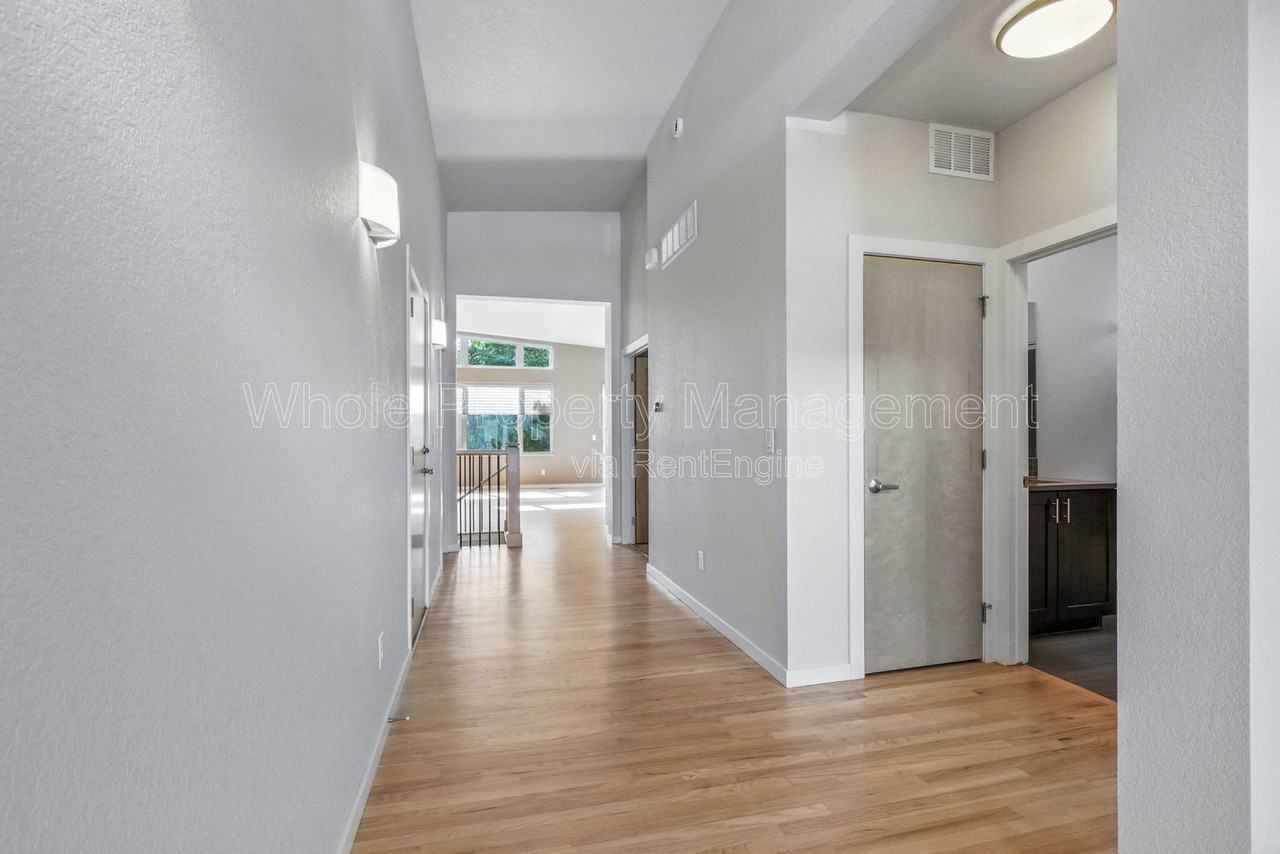 1821 Blue Star Ln - Photo 4 of 34