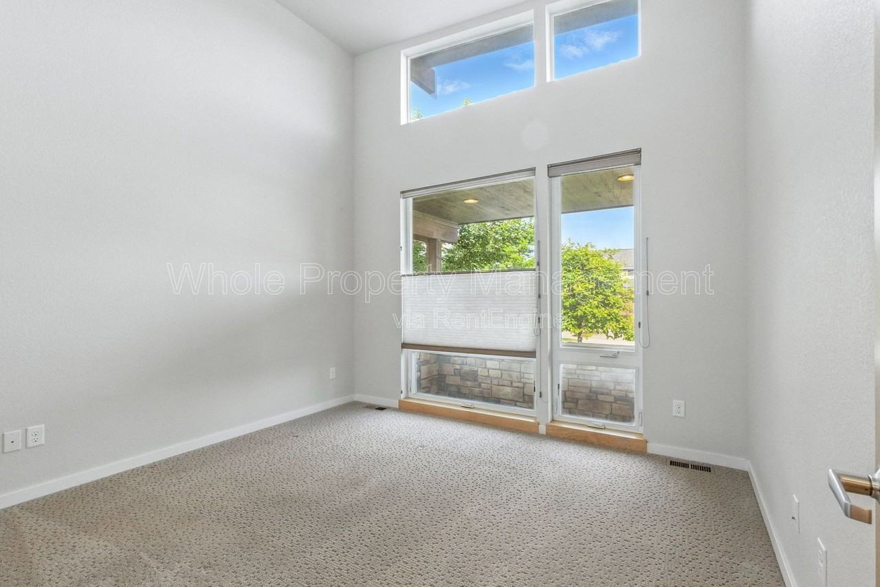 1821 Blue Star Ln - Photo 5 of 34