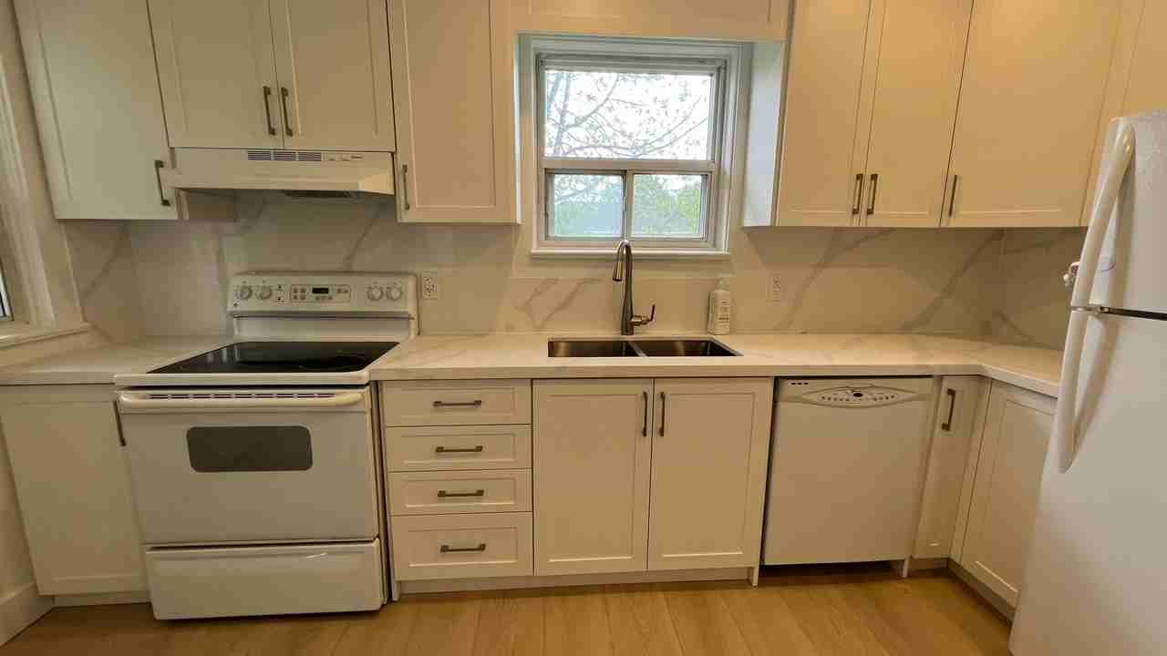 979 Danforth Rd - Photo 2 of 36