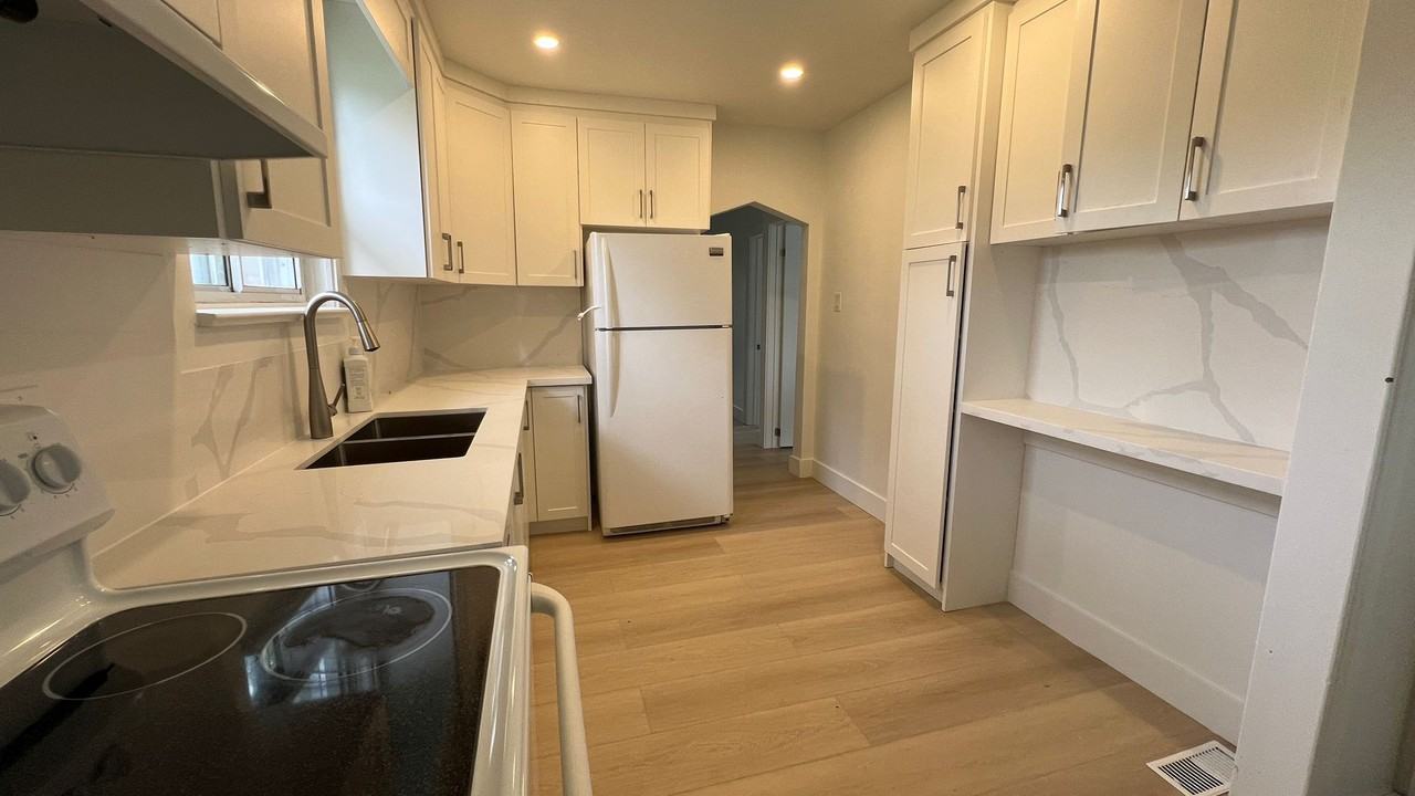 979 Danforth Rd - Photo 3 of 36