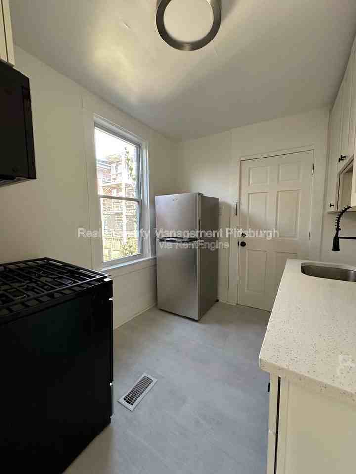 1611 Westmont Ave #2 - Photo 3 of 8