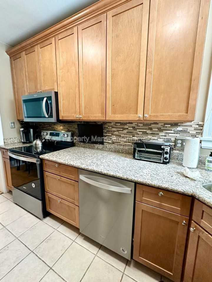 138 Pius St - Photo 6 of 23