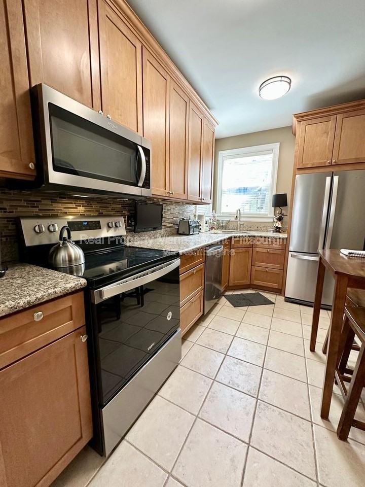 138 Pius St - Photo 7 of 23