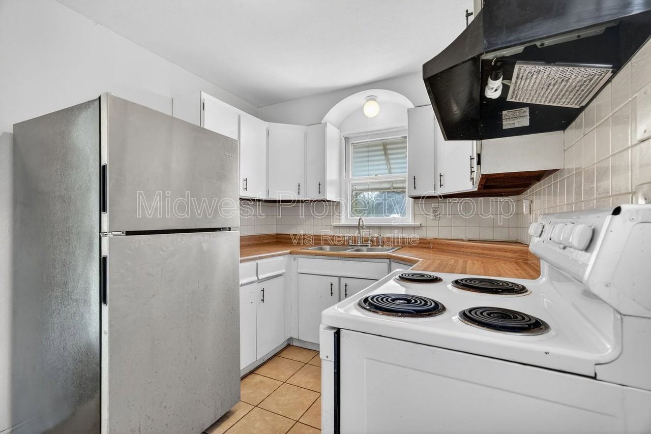 9923 Jeffrey Dr - Photo 4 of 31